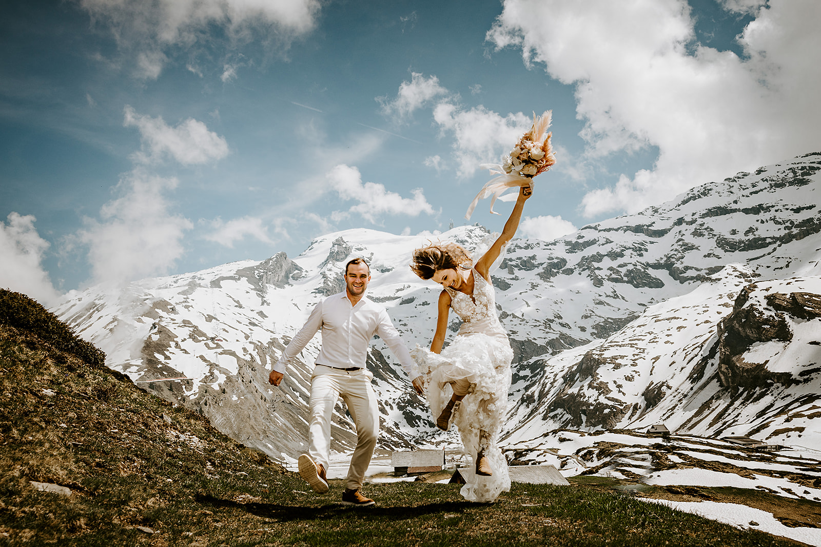 wedding couple crazy in the mountain